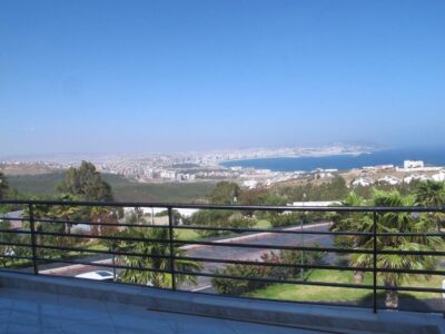 Belle villa avec piscine et vue imprenable sur la mer