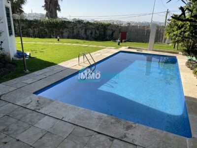 Jolie villa avec piscine et vue sur mer à louer par jour